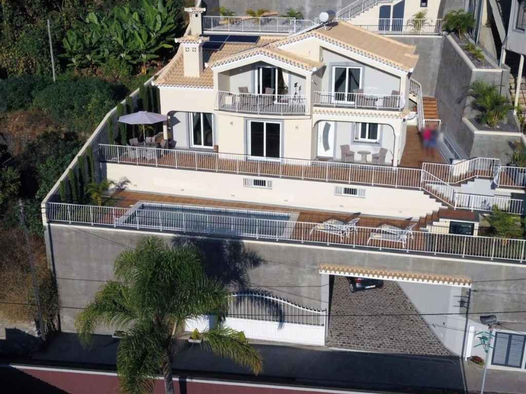 Casa del mar house entrance and pool view